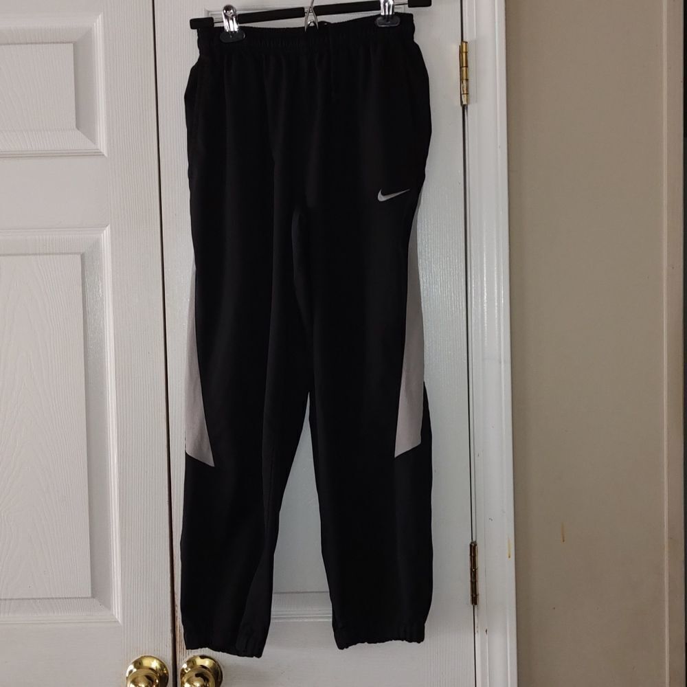 Nike Performance black and gray cuffed pants Sz S (8-10) GUC